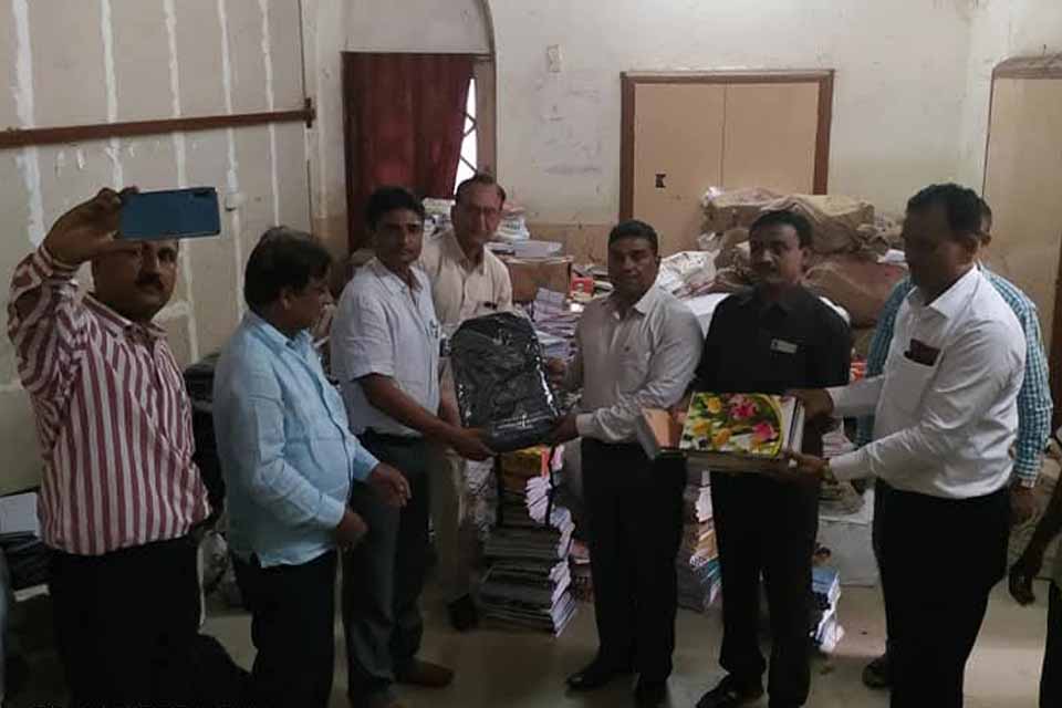 अंशतः शाळा टप्पा वाढ निधीसाठी बंद